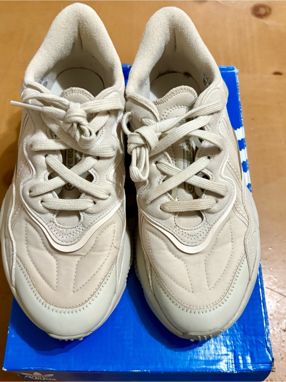 adidas Originals Ozweego "Bliss / Cloud White" - Talla 6 US